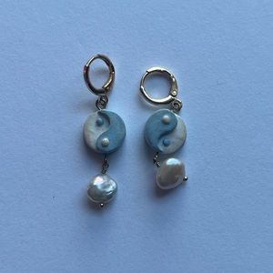 Crumi Stuff Blue and white yin Yang earrings